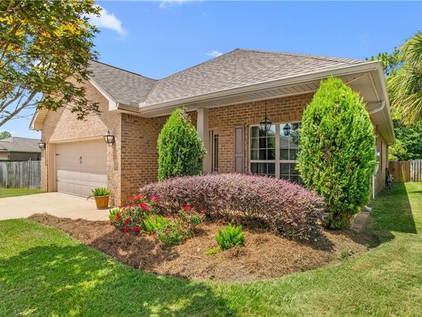 1114 Mcmurray Place W, Mobile, AL 36609