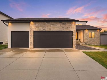 6801 Monarch Drive, Lincoln, NE 68516