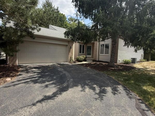 7103 Treasure Isle, Lansing, MI 48917