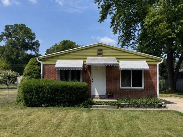 3812 Burchfield Drive, Lansing, MI 48910