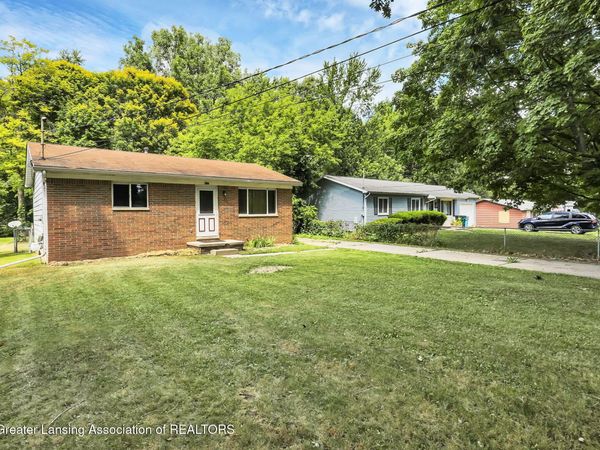420 Sawyer Road, Lansing, MI 48911