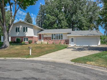 944 Longview Drive, Saint Cloud, MN 56304
