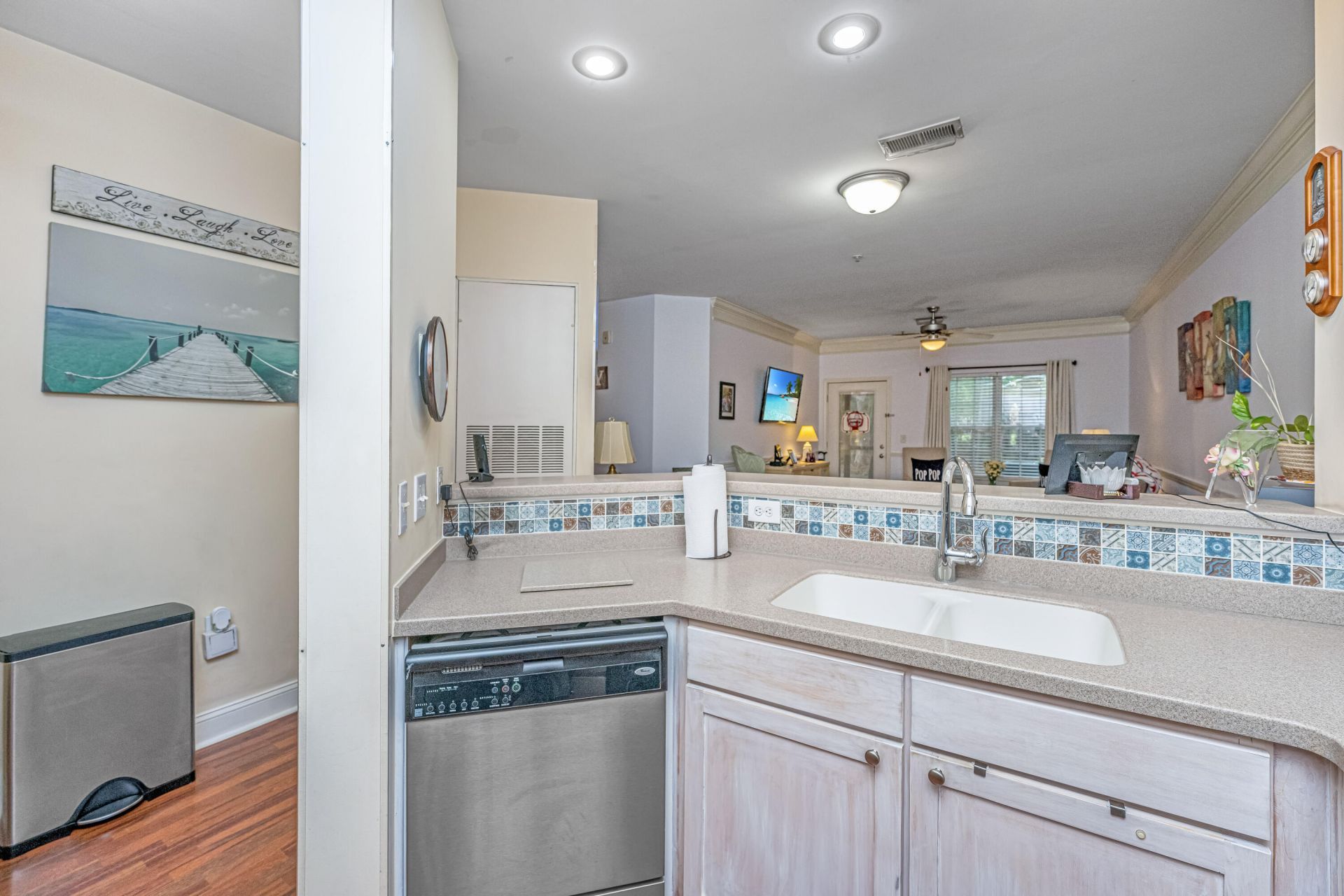 1506 Basildon Road Photo 4