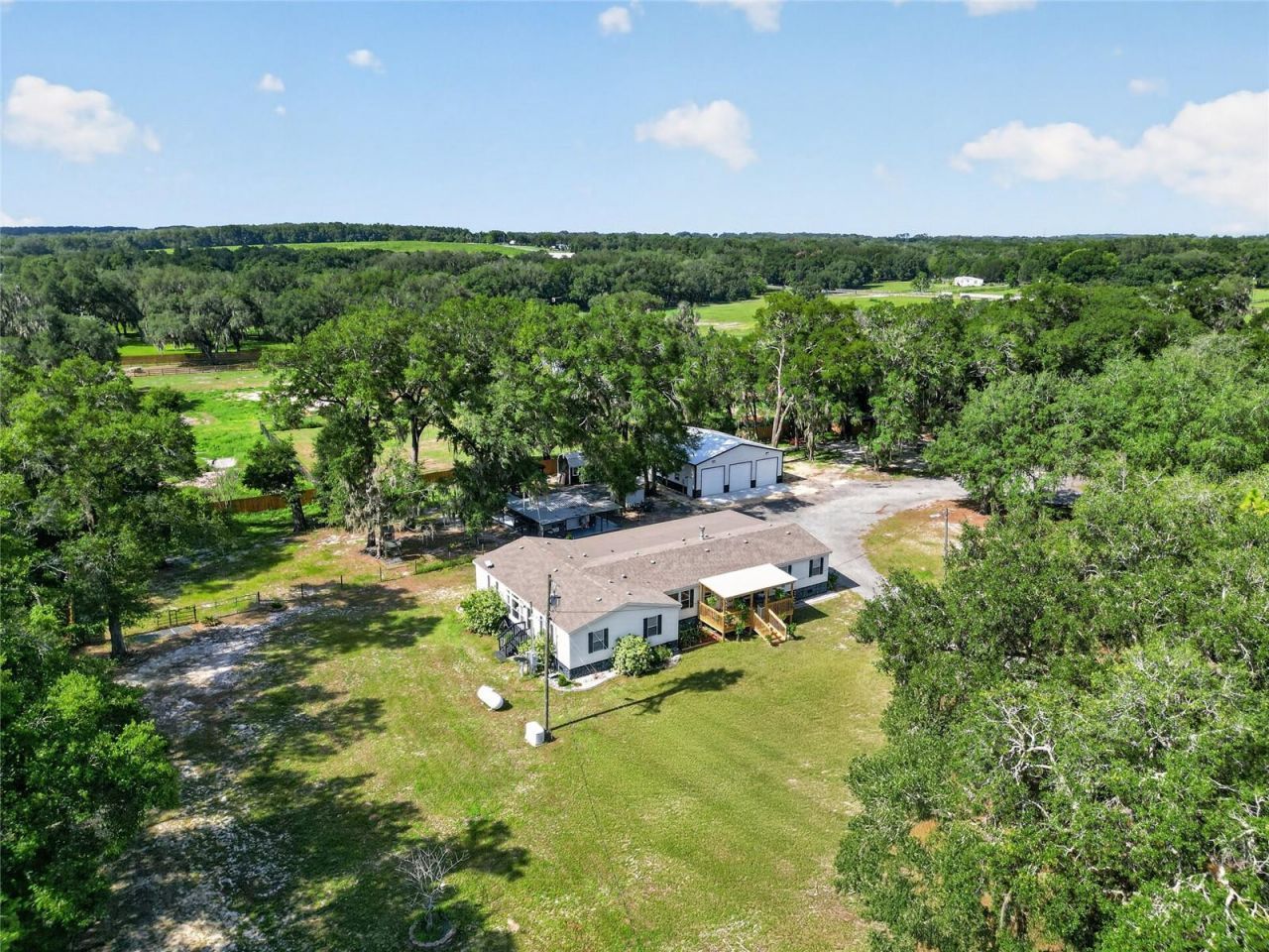 15680 SE 171st Lane, Weirsdale, FL 32195 Photo