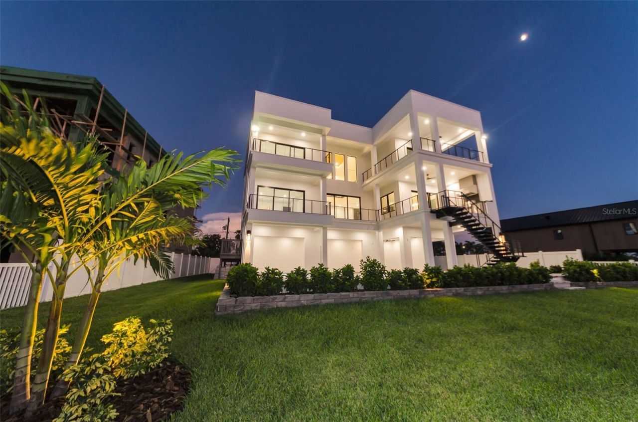 43 Dolphin Drive, Treasure Island, FL 33706 Photo