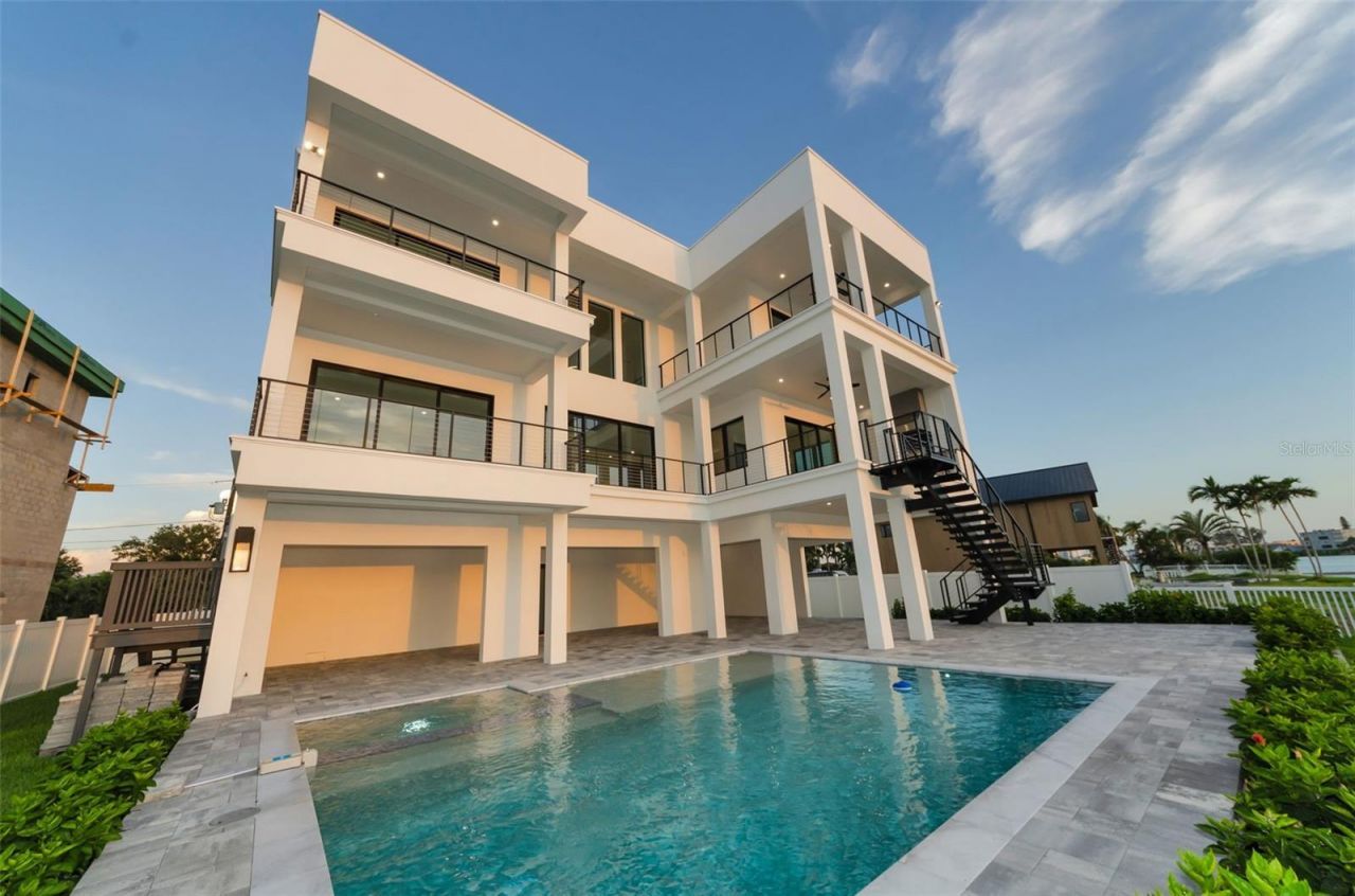 43 Dolphin Drive, Treasure Island, FL 33706 Photo