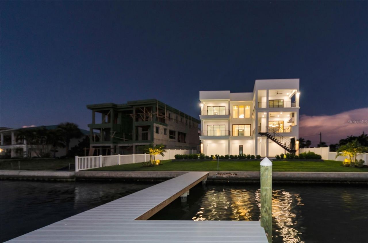43 Dolphin Drive, Treasure Island, FL 33706 Photo