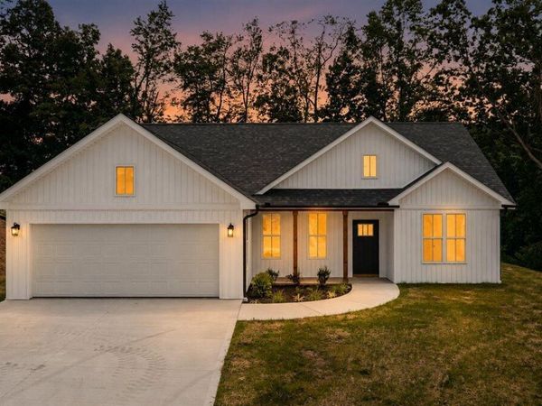 179 Storm Lane, Jacksboro, TN 37757