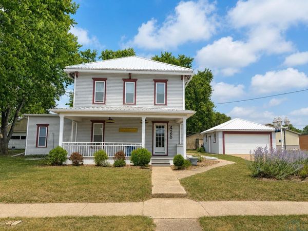 425 6TH ST, Correctionville, IA 51016