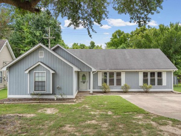 7802 TUMBLING CREEK DR, Millington, TN 38053