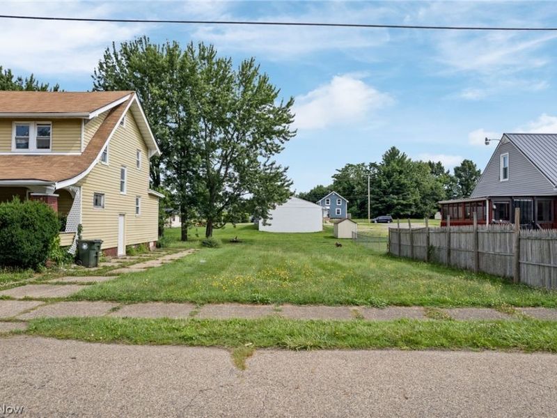 2203 5th Street NE, Canton, OH 44704 Photo 3