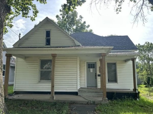706 N Victor Street , Christopher, IL 62822