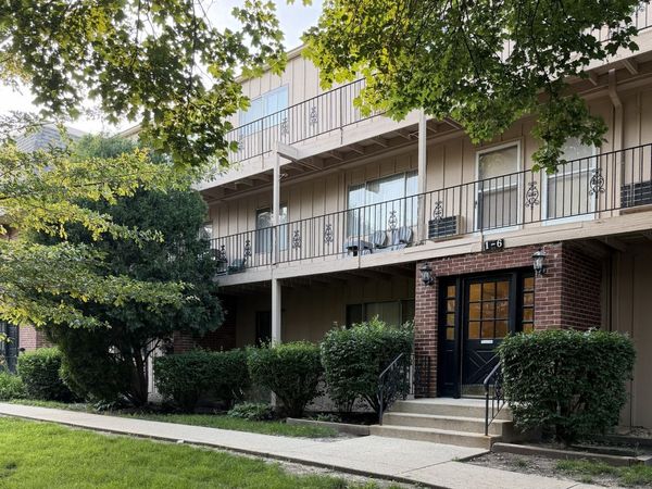 2404 Algonquin Road , Unit 5, Rolling Meadows, IL 60008