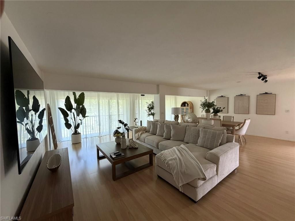 576 Retreat Dr, Unit 201, Naples, FL 34110 Photo