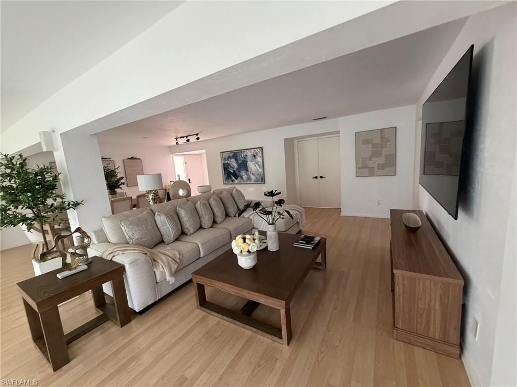 576 Retreat Dr, Unit 201, Naples, FL 34110 Photo