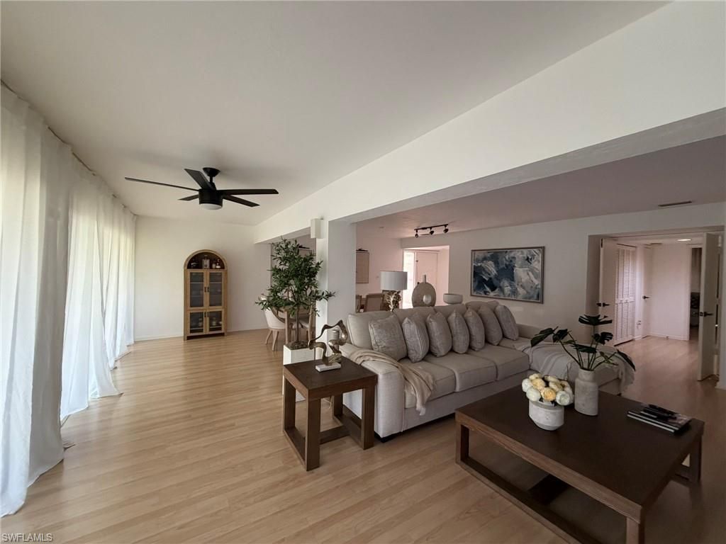 576 Retreat Dr, Unit 201, Naples, FL 34110 Photo