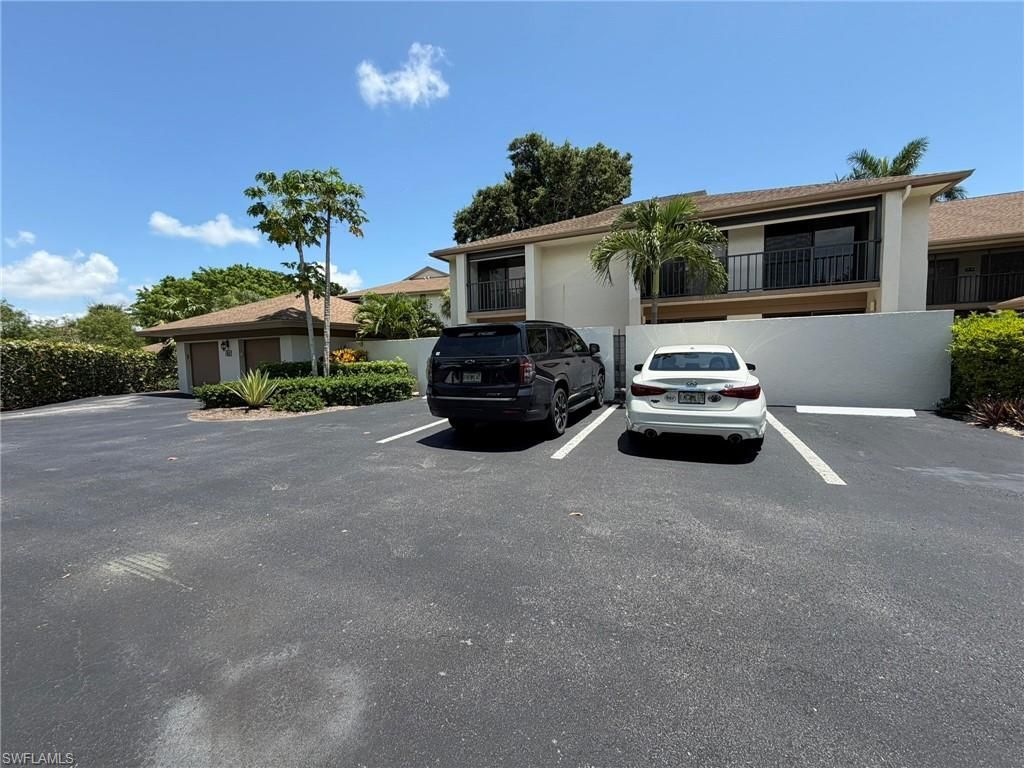 576 Retreat Dr, Unit 201, Naples, FL 34110 Photo