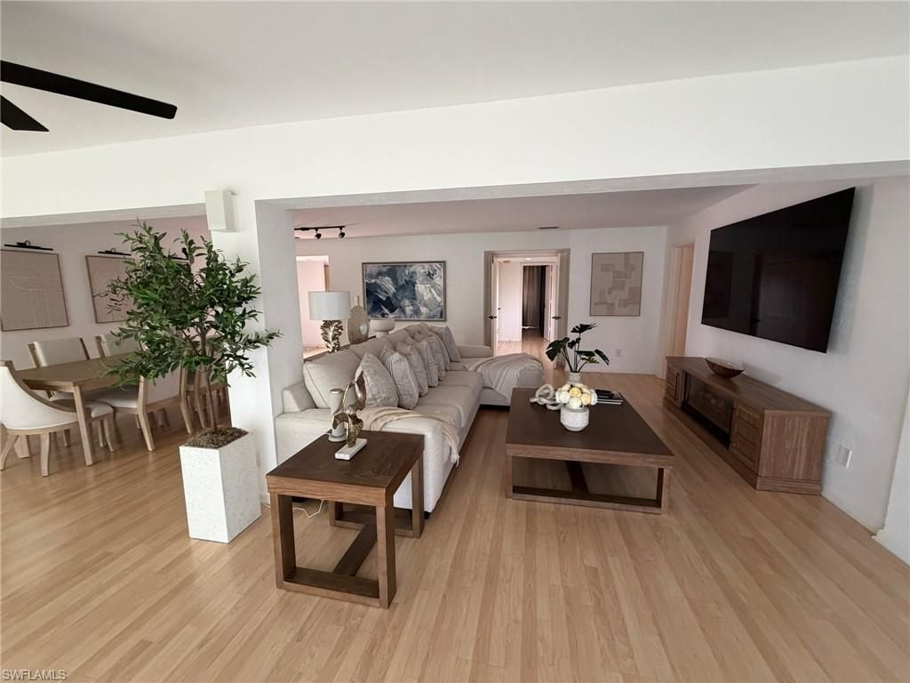 576 Retreat Dr, Unit 201, Naples, FL 34110 Photo