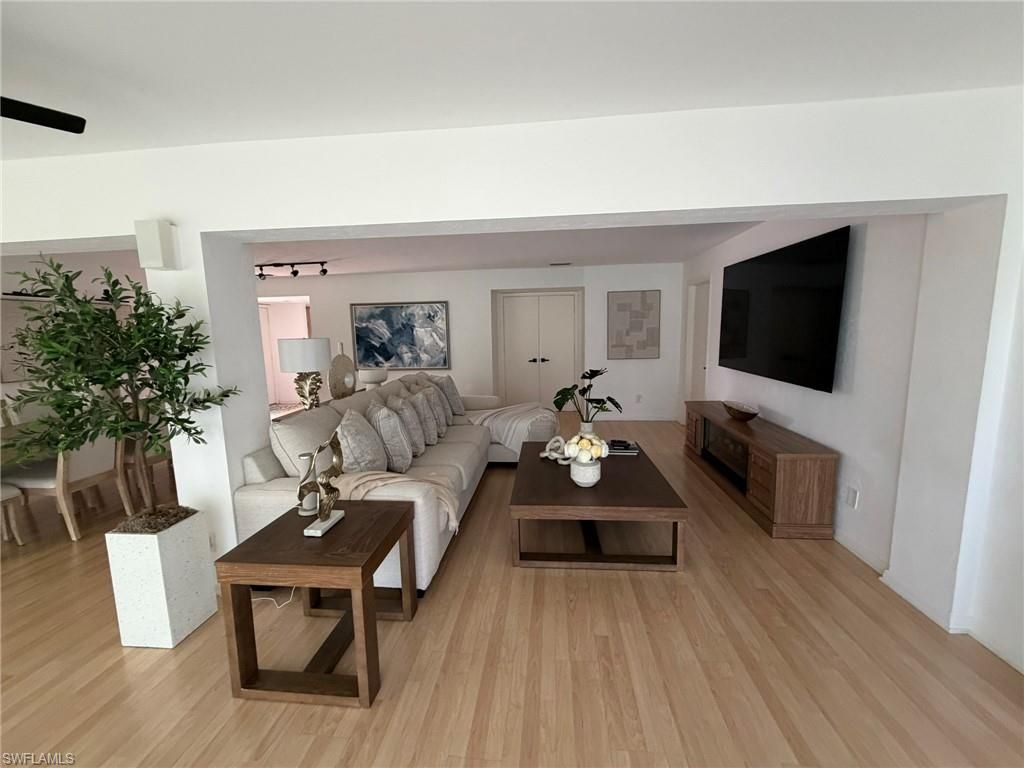 576 Retreat Dr, Unit 201, Naples, FL 34110 Photo