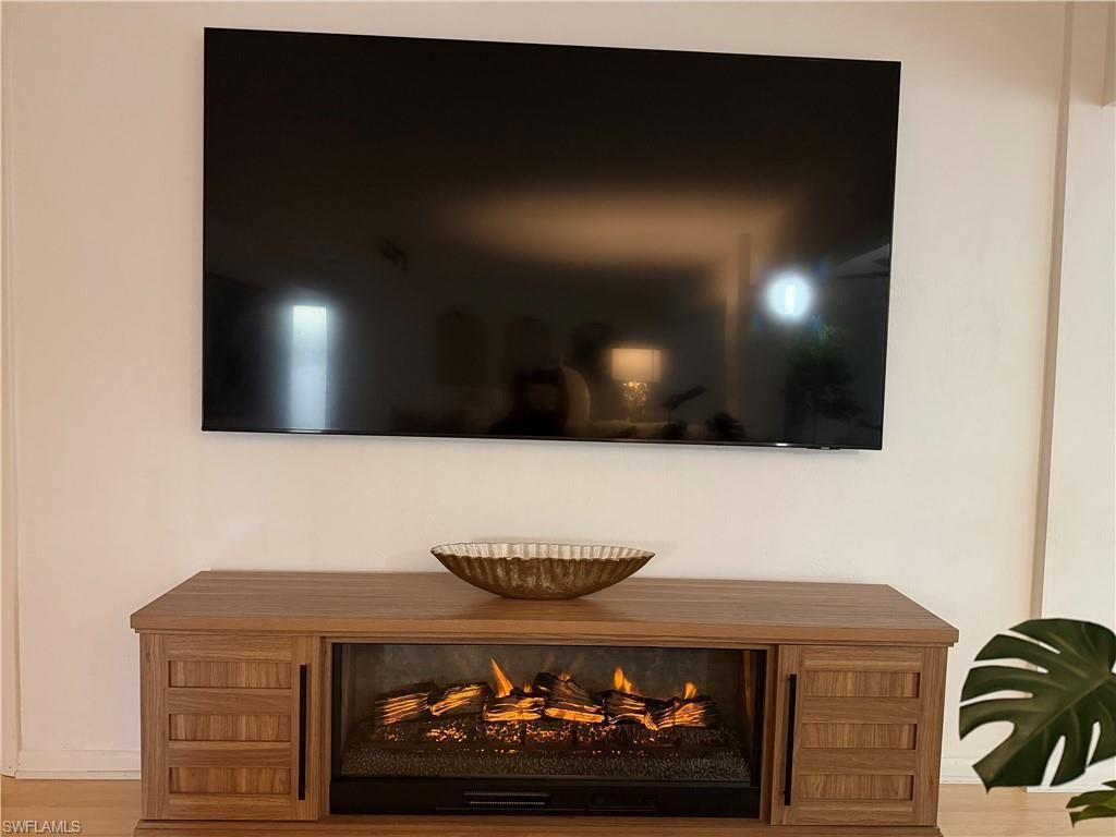 576 Retreat Dr, Unit 201, Naples, FL 34110 Photo