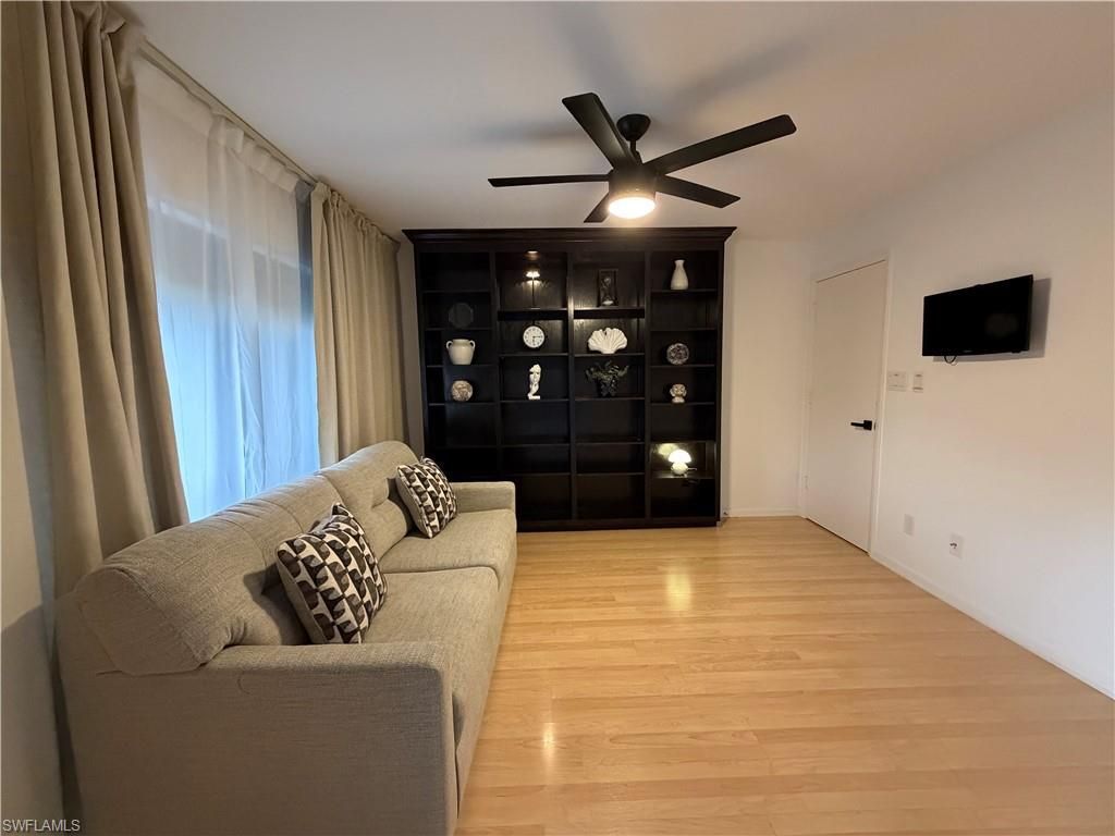 576 Retreat Dr, Unit 201, Naples, FL 34110 Photo