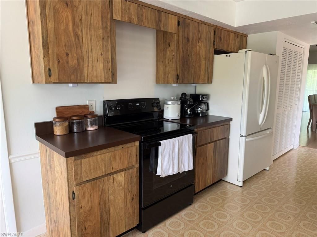 576 Retreat Dr, Unit 201, Naples, FL 34110 Photo