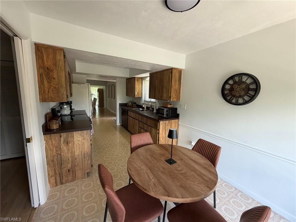 576 Retreat Dr, Unit 201, Naples, FL 34110 Photo