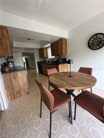 576 Retreat Dr, Unit 201, Naples, FL 34110 Photo