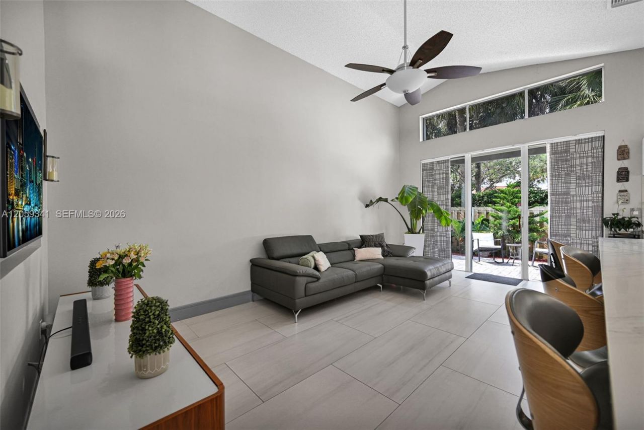 15982 NW 12th Ct, Pembroke Pines, FL 33028 Photo