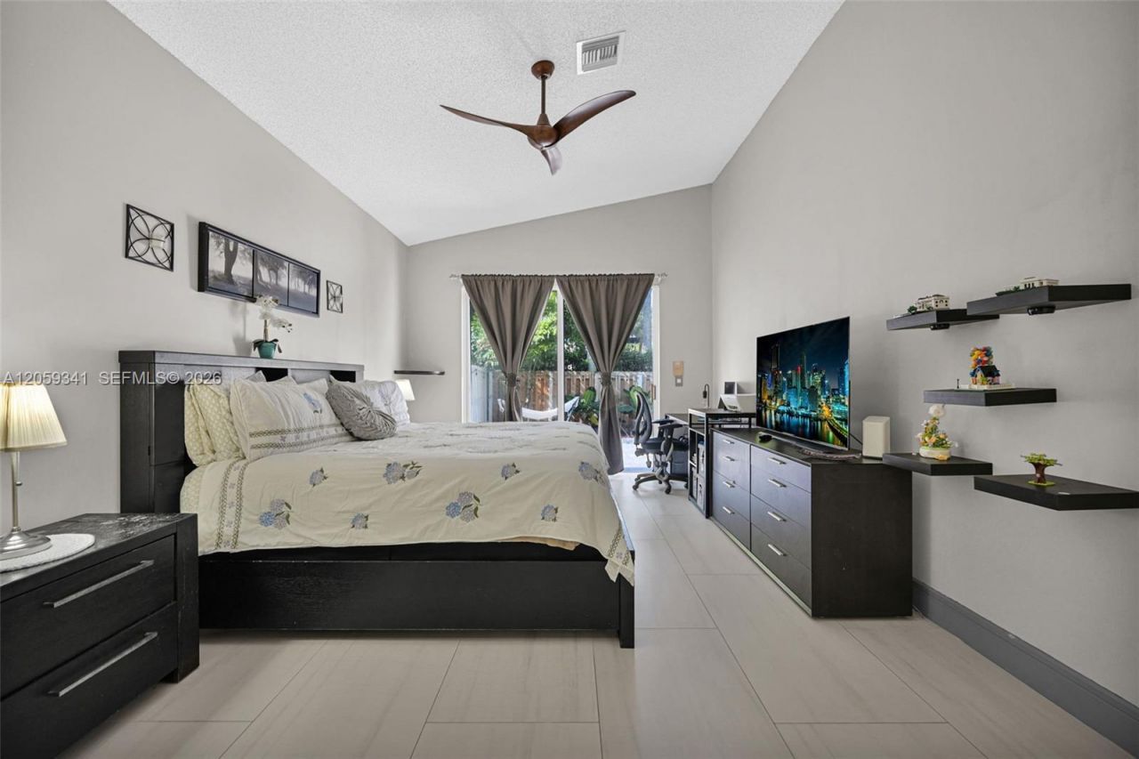15982 NW 12th Ct, Pembroke Pines, FL 33028 Photo