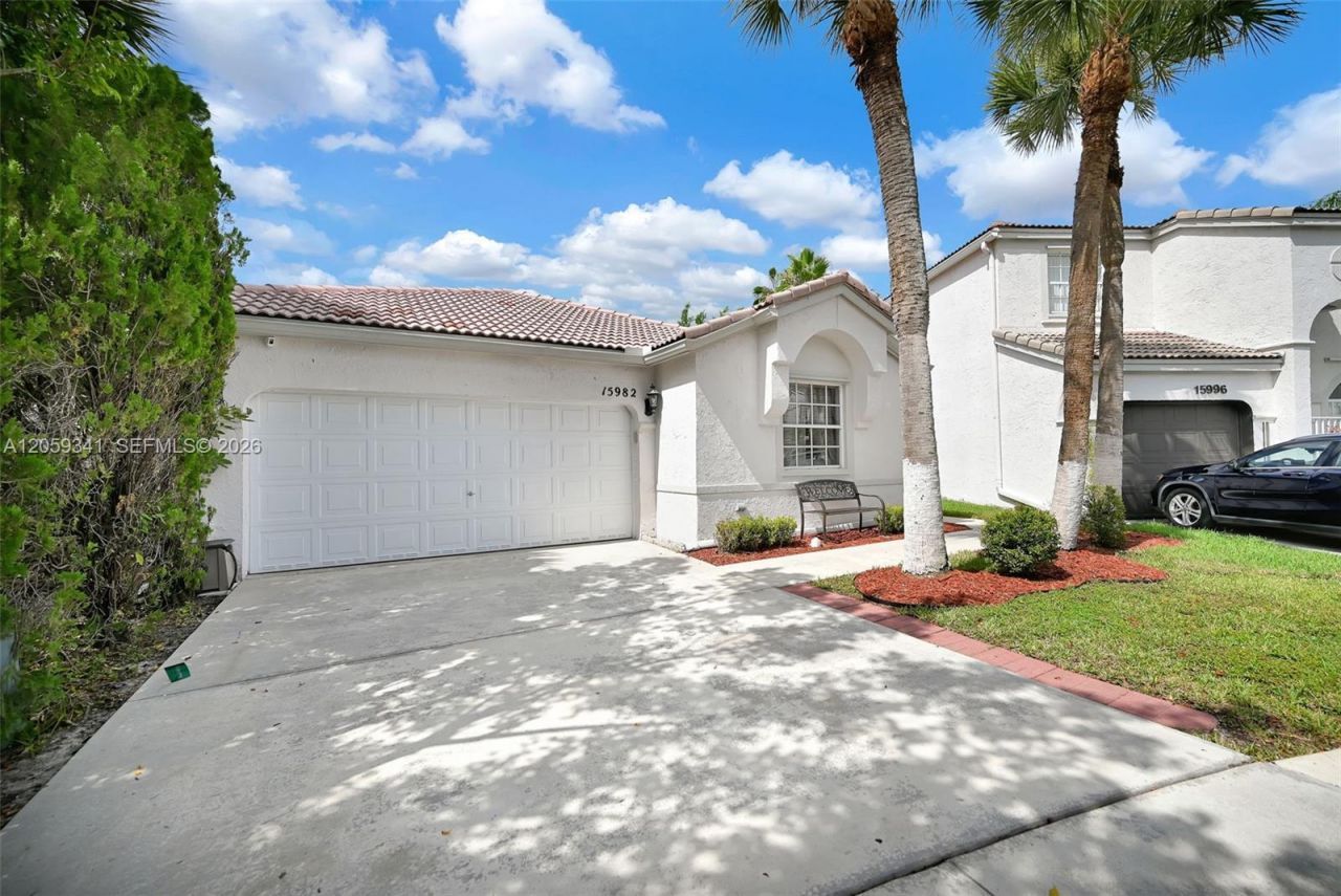 15982 NW 12th Ct, Pembroke Pines, FL 33028 Photo