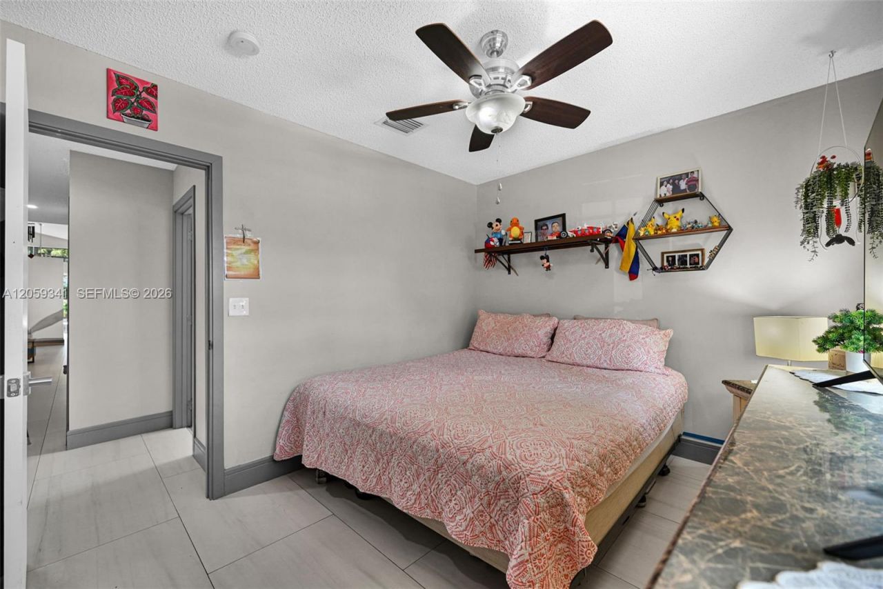 15982 NW 12th Ct, Pembroke Pines, FL 33028 Photo