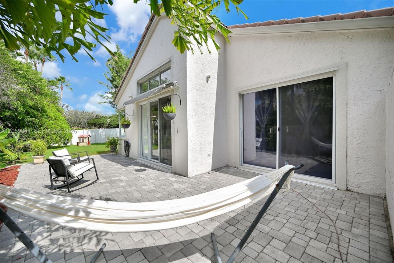 15982 NW 12th Ct, Pembroke Pines, FL 33028 Photo