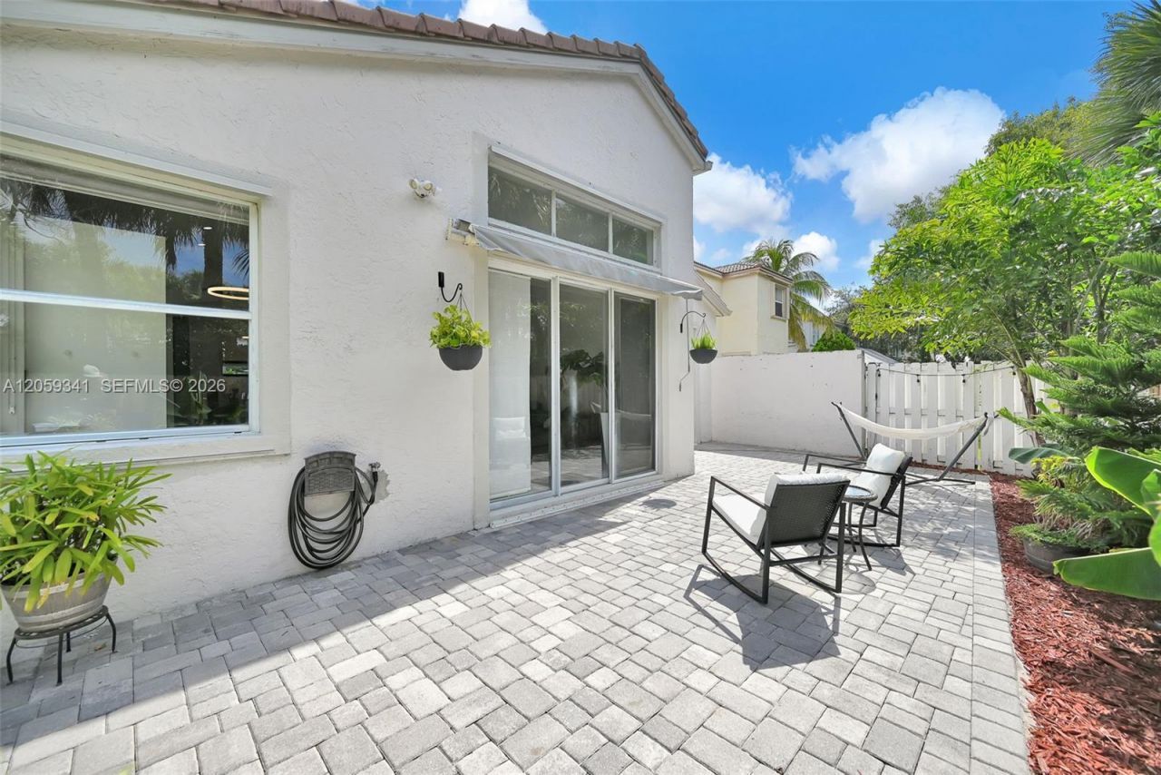 15982 NW 12th Ct, Pembroke Pines, FL 33028 Photo
