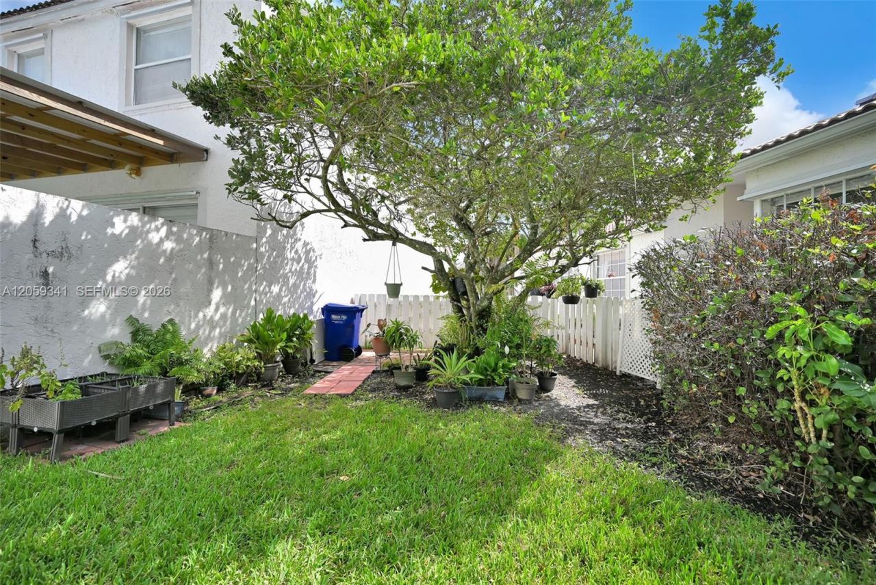 15982 NW 12th Ct, Pembroke Pines, FL 33028 Photo