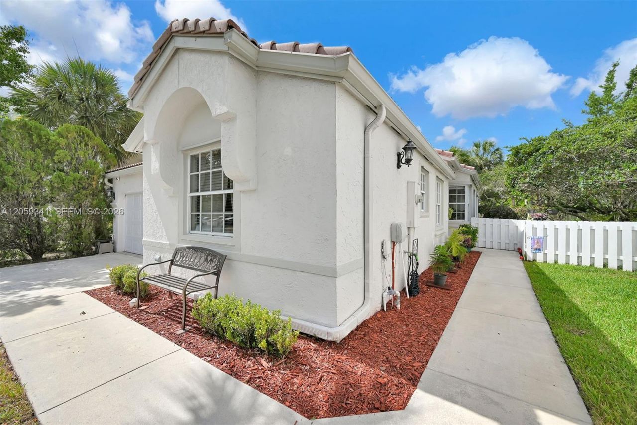 15982 NW 12th Ct, Pembroke Pines, FL 33028 Photo