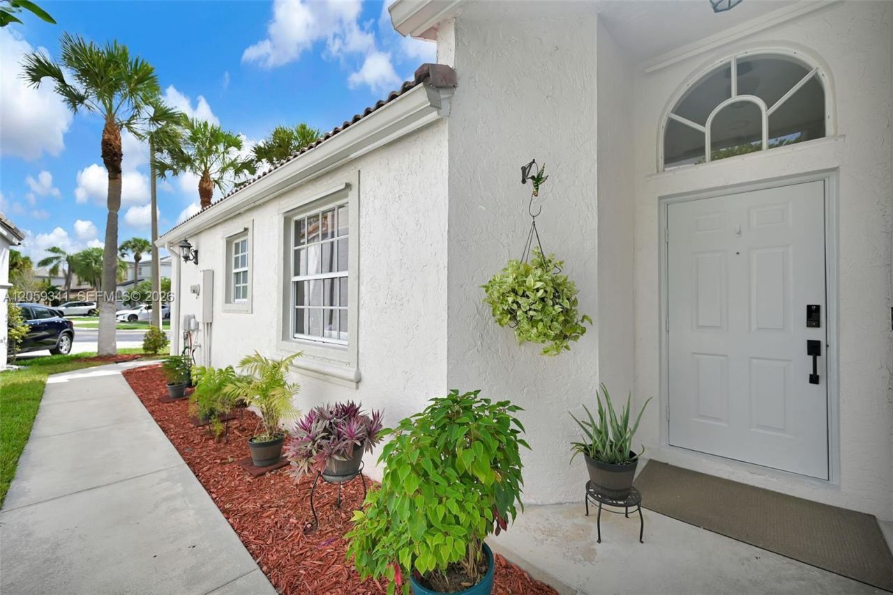 15982 NW 12th Ct, Pembroke Pines, FL 33028 Photo