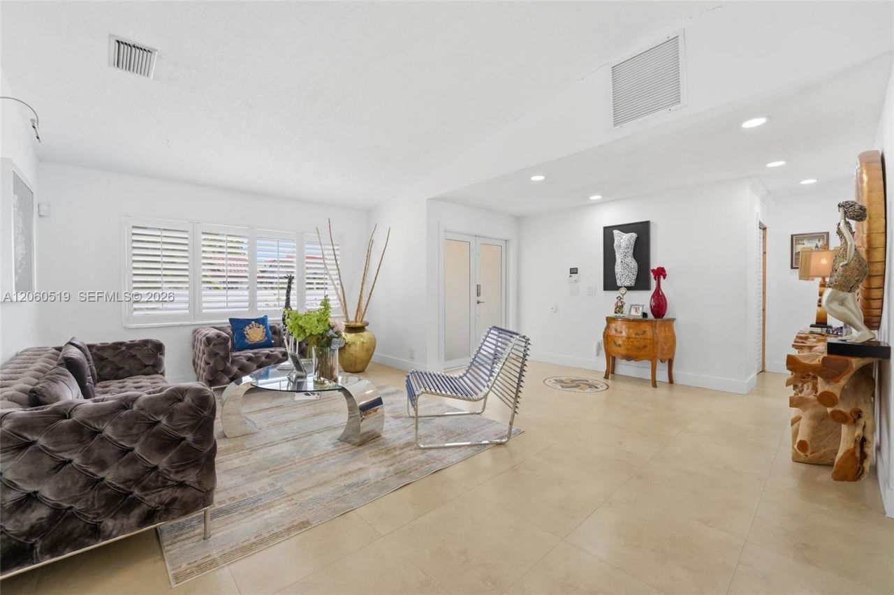 323 NW 136th Pl, Miami, FL 33182 Photo