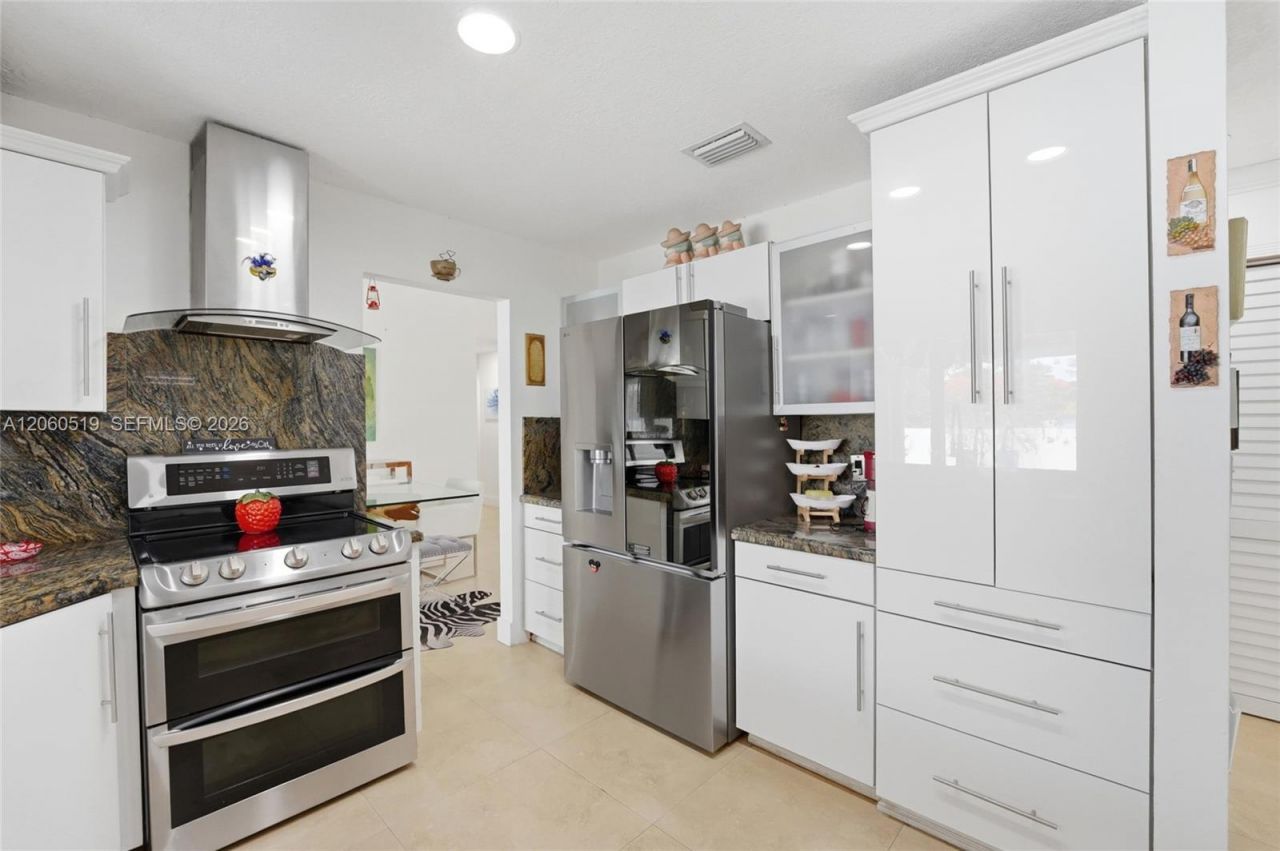 323 NW 136th Pl, Miami, FL 33182 Photo