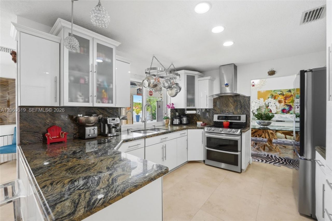 323 NW 136th Pl, Miami, FL 33182 Photo