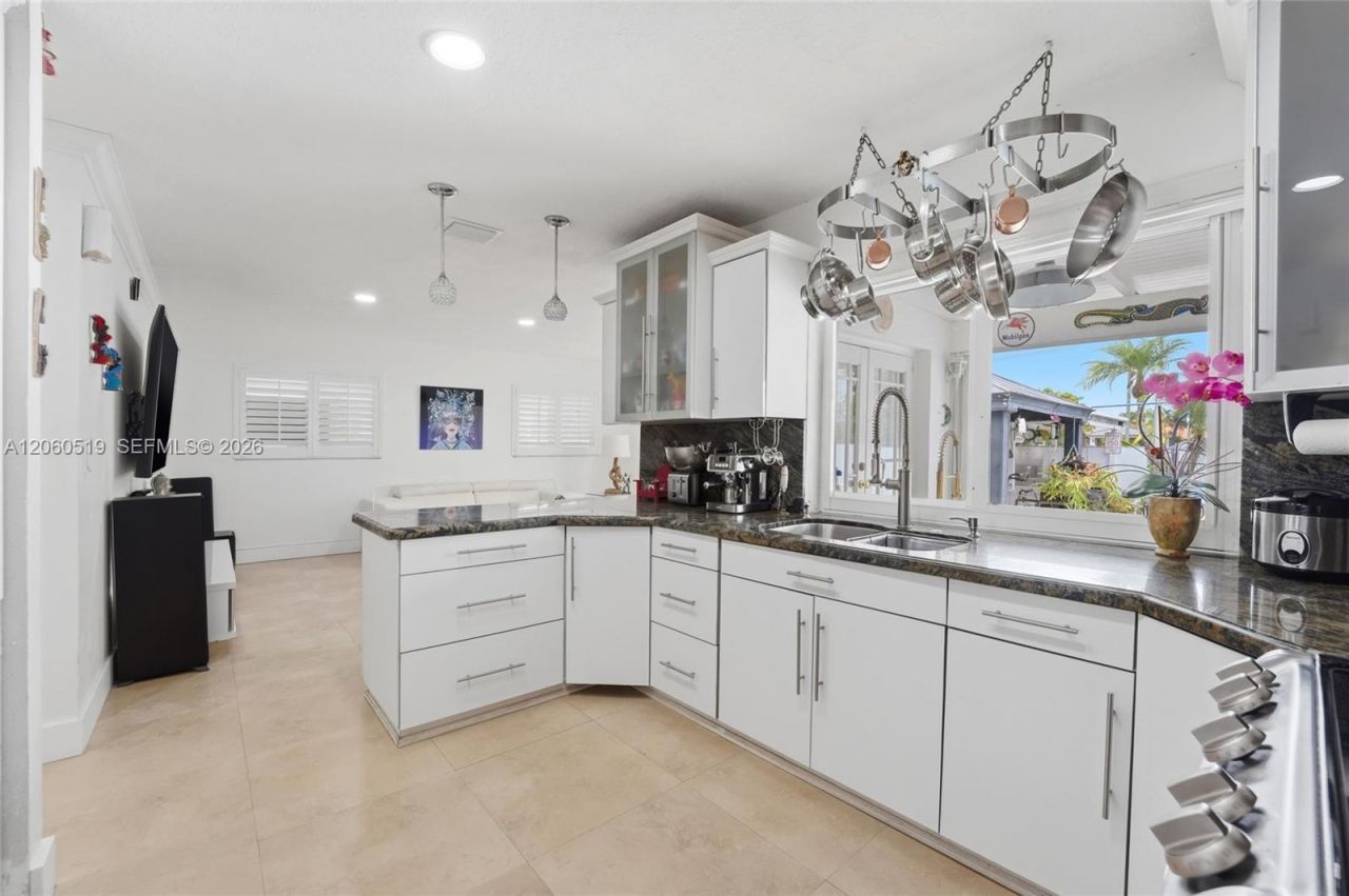 323 NW 136th Pl, Miami, FL 33182 Photo