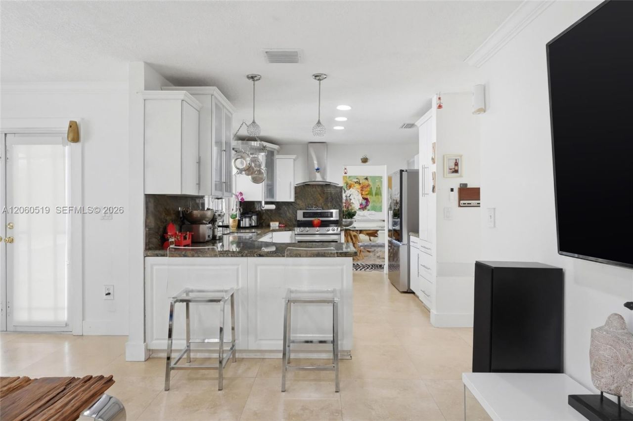 323 NW 136th Pl, Miami, FL 33182 Photo