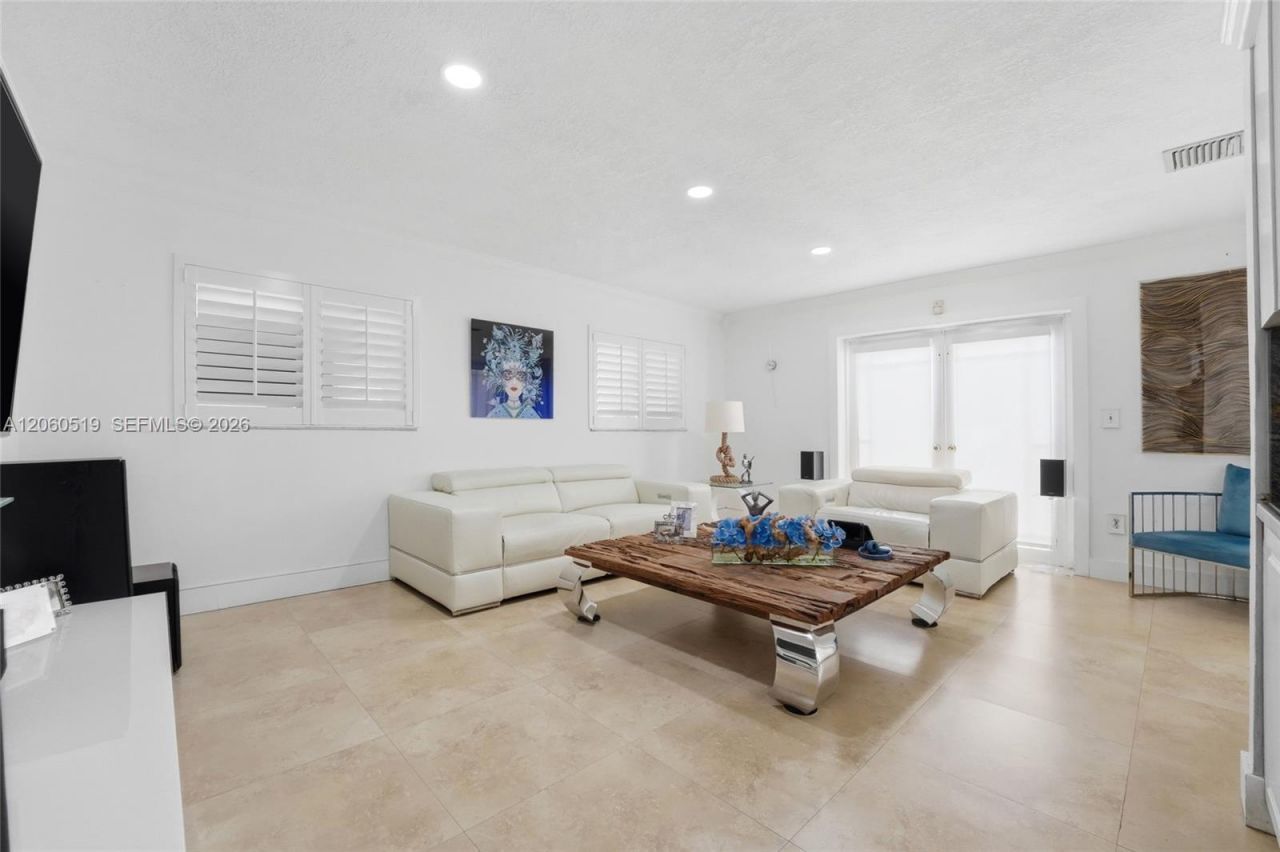 323 NW 136th Pl, Miami, FL 33182 Photo