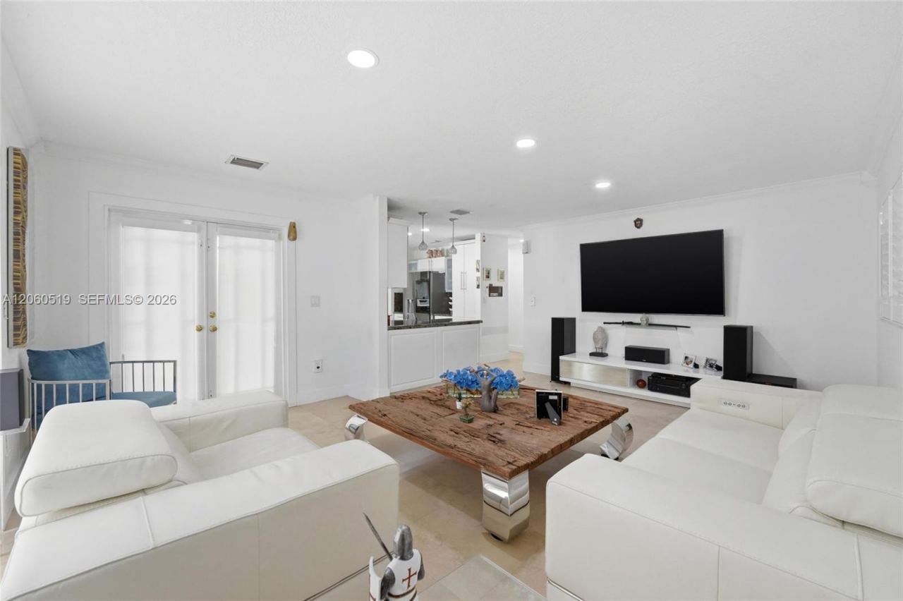 323 NW 136th Pl, Miami, FL 33182 Photo