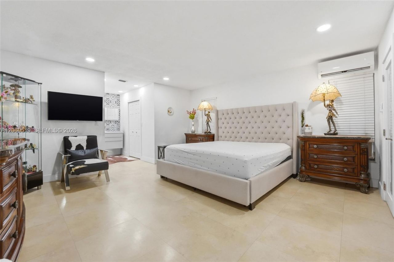 323 NW 136th Pl, Miami, FL 33182 Photo