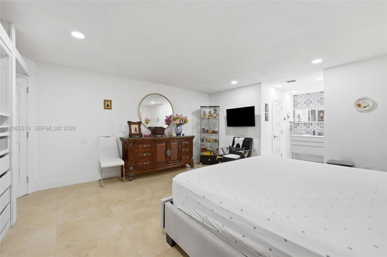323 NW 136th Pl, Miami, FL 33182 Photo