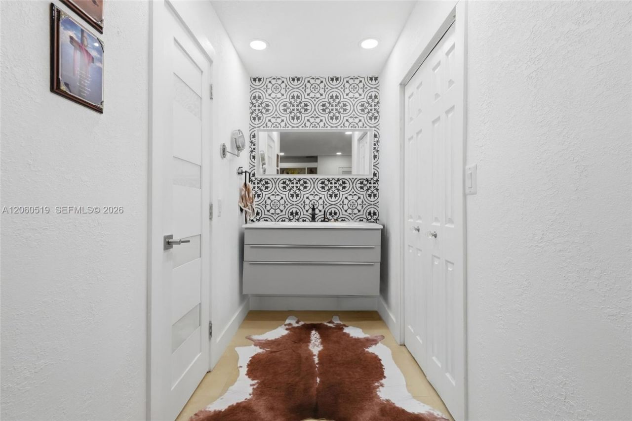 323 NW 136th Pl, Miami, FL 33182 Photo