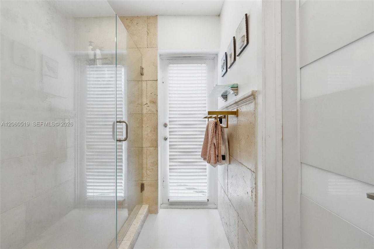 323 NW 136th Pl, Miami, FL 33182 Photo