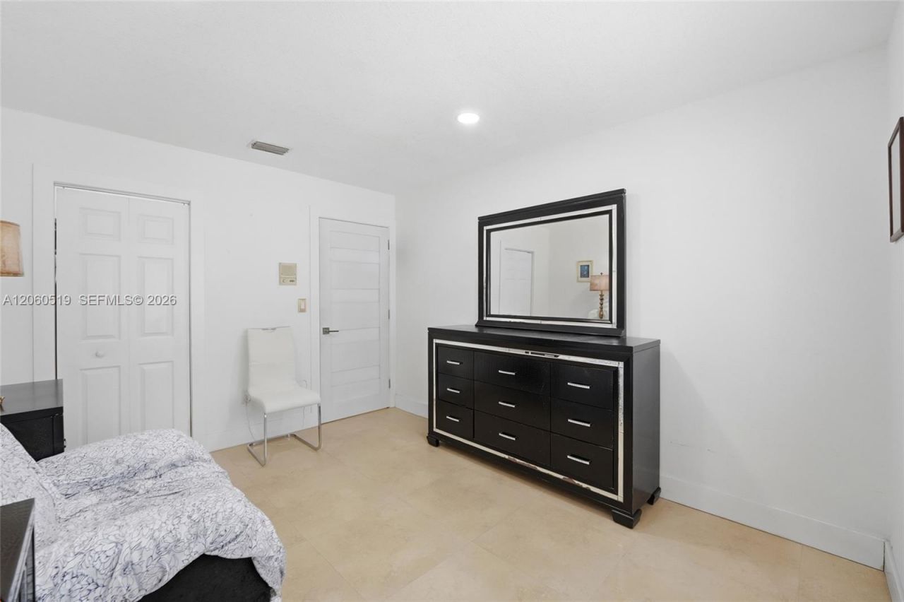 323 NW 136th Pl, Miami, FL 33182 Photo