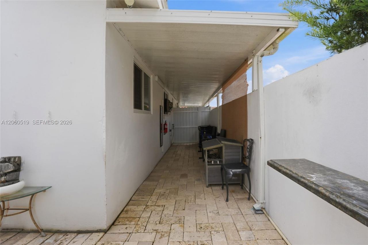 323 NW 136th Pl, Miami, FL 33182 Photo